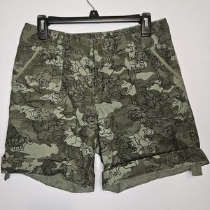Carhartt camo shorts